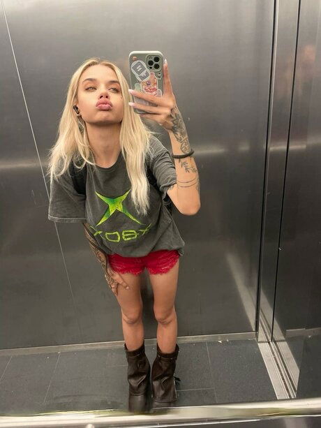 toxaxak946, 26 years old from United Kingdom