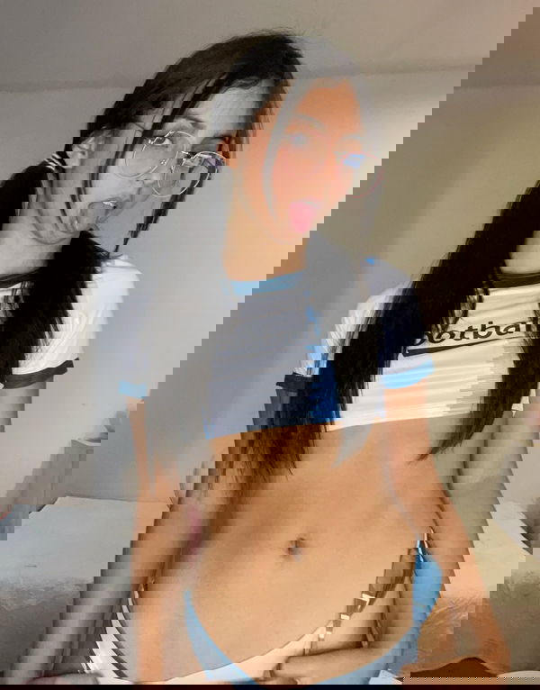 jofom25229, 21 years old from Canada