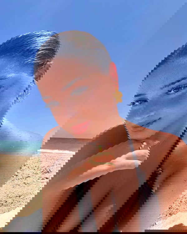 pnk5tvlkg7, 19 years old from United Kingdom