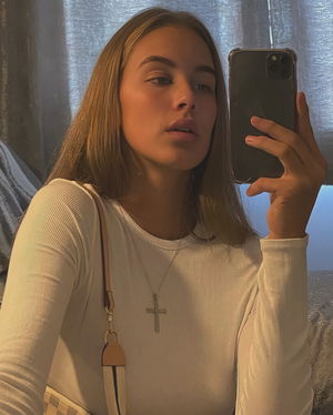 eva-7892's Profile Photo