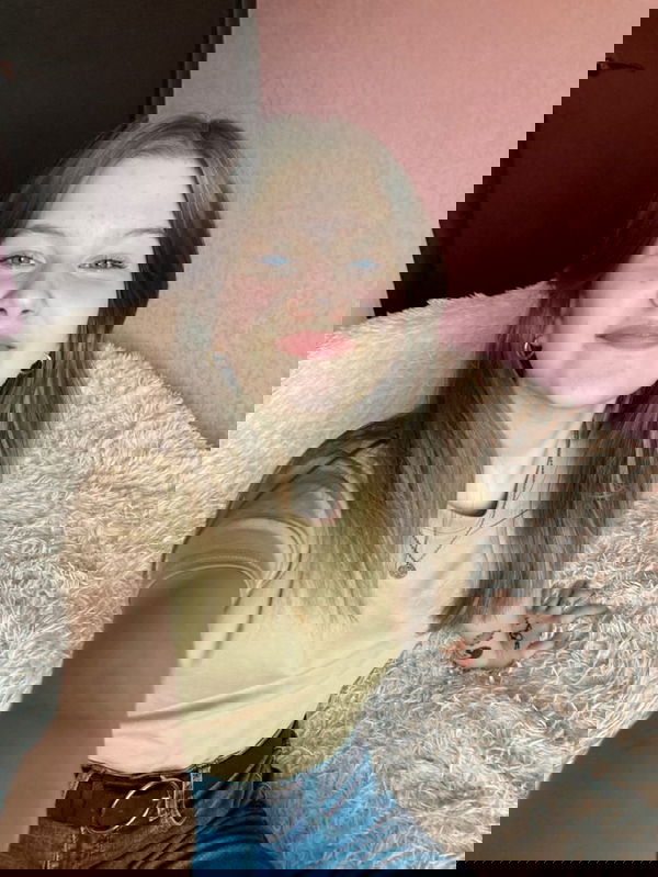 Anna456454, 22 years old from Canada