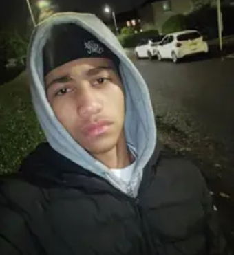 dress351, 19 years old from United Kingdom