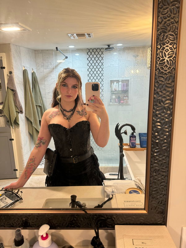 Morgan0, 22 years old from Ireland