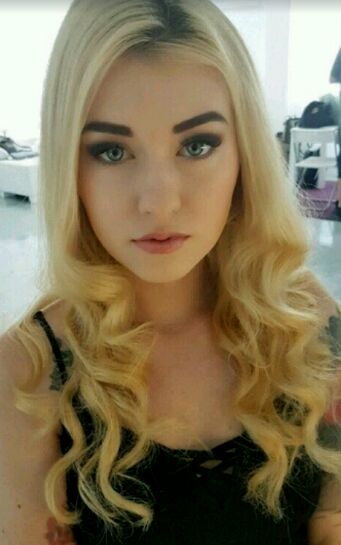 EmmaE121, 20 years old from United Kingdom