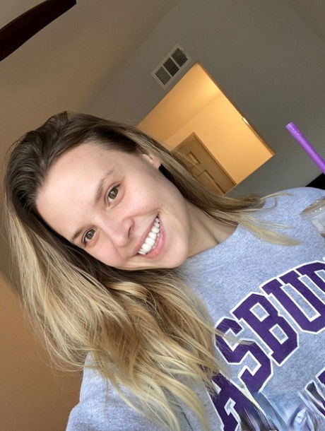 liyaw60974's Cover Photo