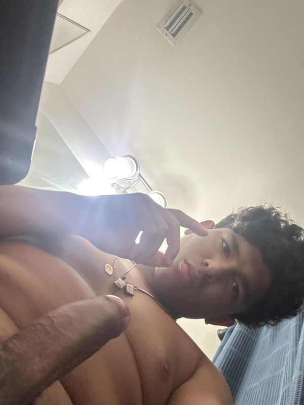 juanlovesolderpussy, 19 years old from Colombia