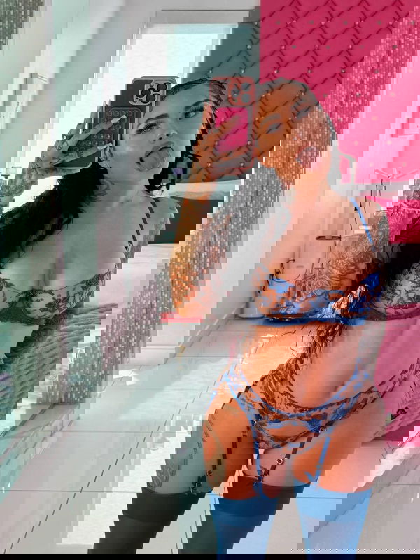 Valerie514, 21 years old from Canada