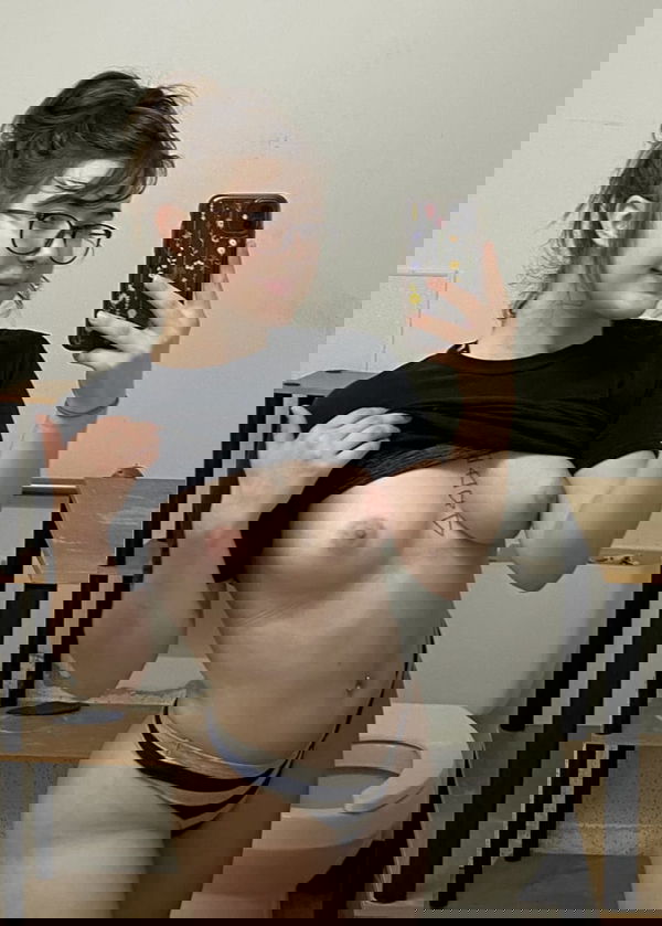 Emma-687478, 22 years old from United States