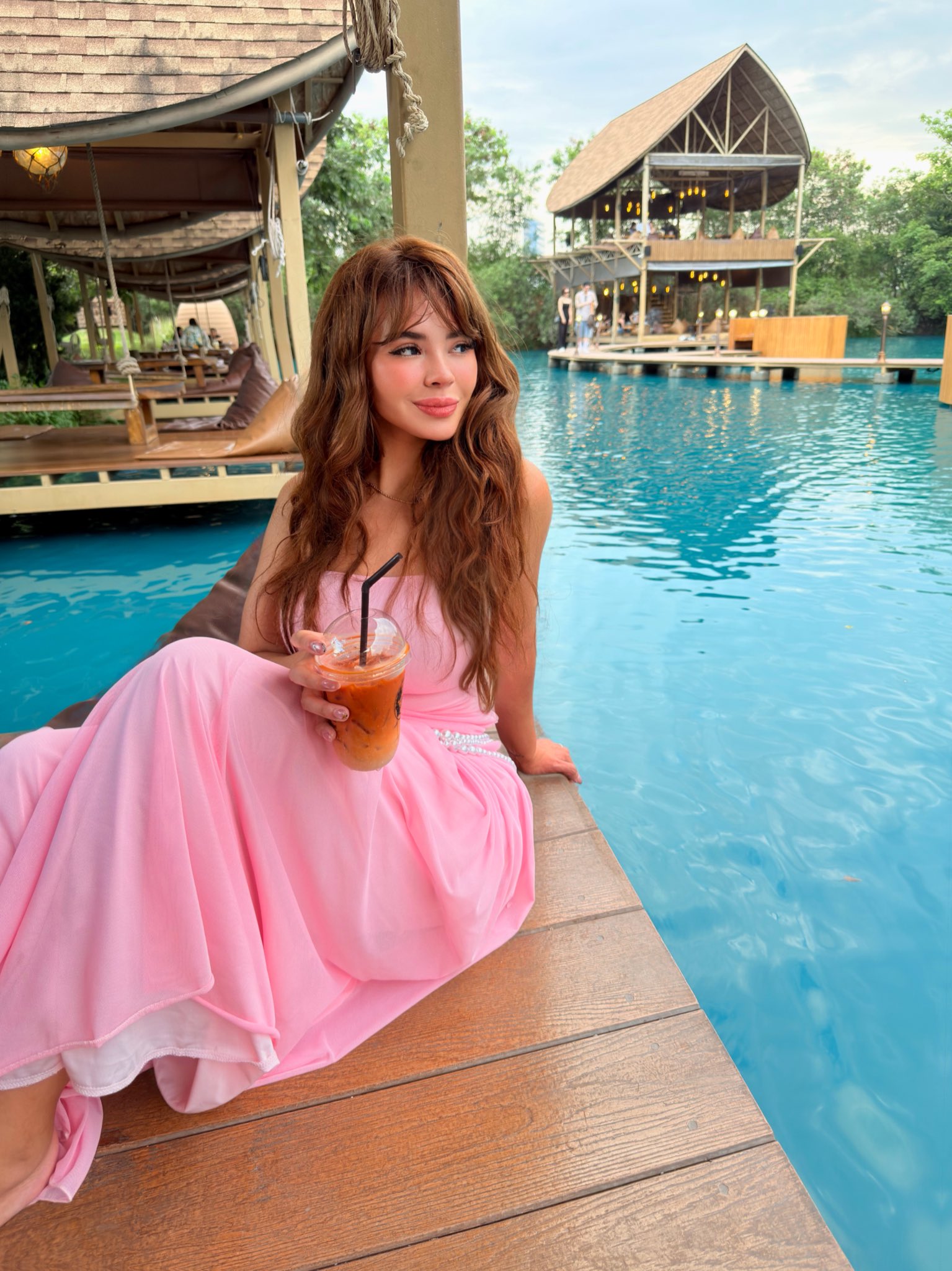 ysjdnsnshsjbsbs83737, 20 years old from United Kingdom