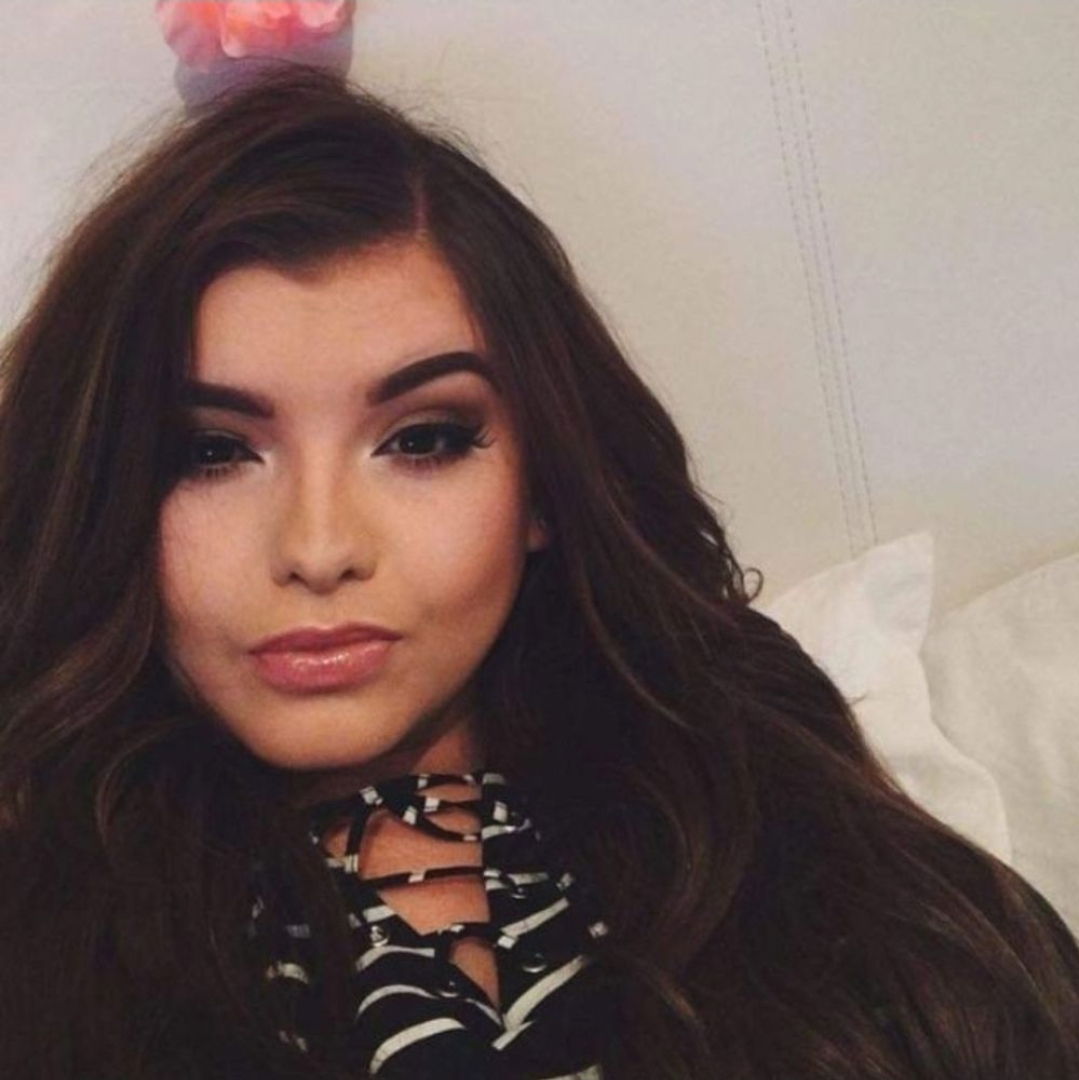 chloemaxy's Cover Photo