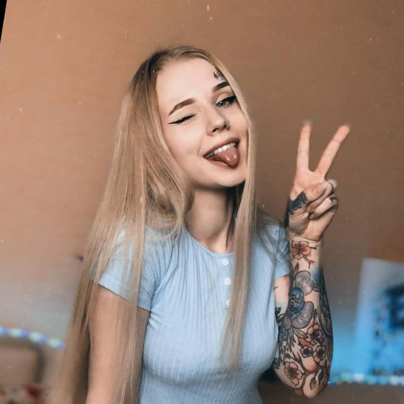 xadiw86620's Cover Photo