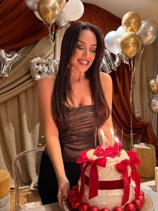 hvsxs1hfwm's Cover Photo