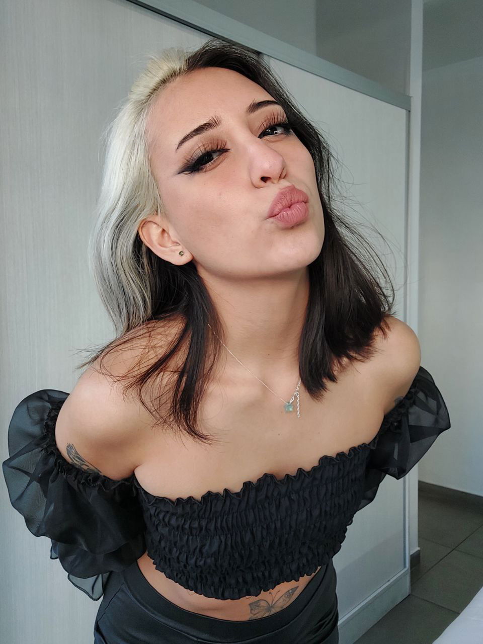 loveyav199's Cover Photo