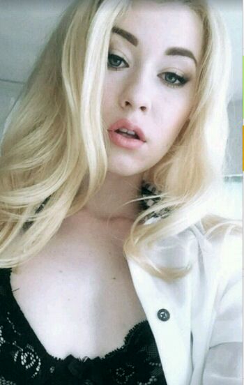 EmmaE, 20 years old from United Kingdom