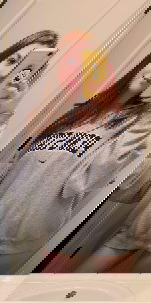 Ellagom726, 21 years old from Australia