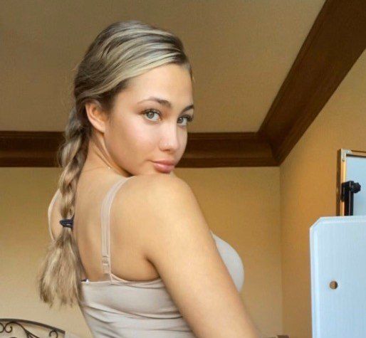 MollyClark, 20 years old from United Kingdom