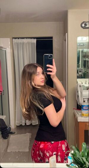 tayaw15047, 23 years old from Canada