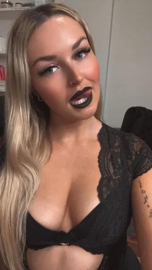 sokomema, 23 years old from Australia