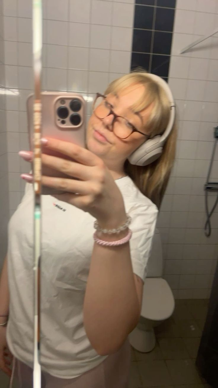 vobil22157's Cover Photo