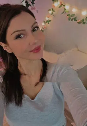 Cora225, 22 years old from United States