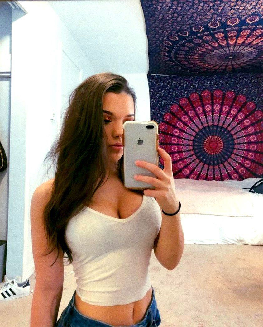 Monica22455, 22 years old from United Kingdom