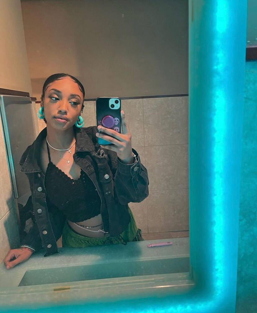 _damiella's Cover Photo