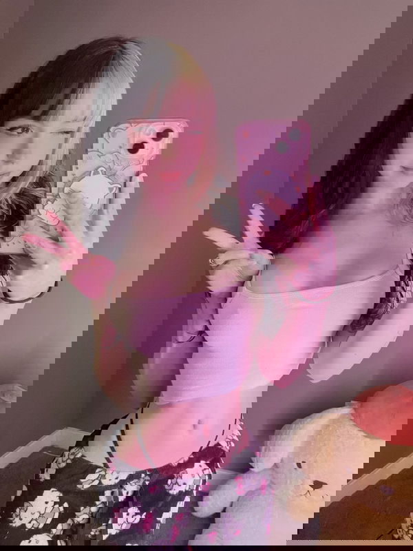 Paid94619, 20 years old from Canada