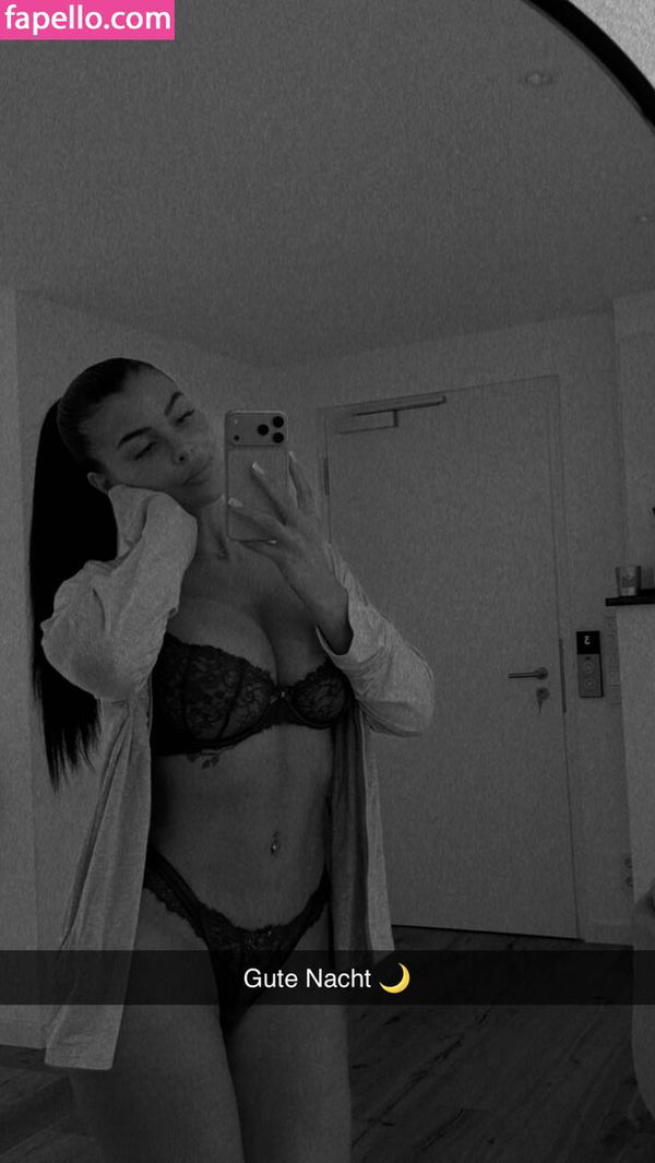 bapefig999, 22 years old from El Salvador