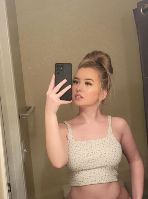 codab84512, 20 years old from United States