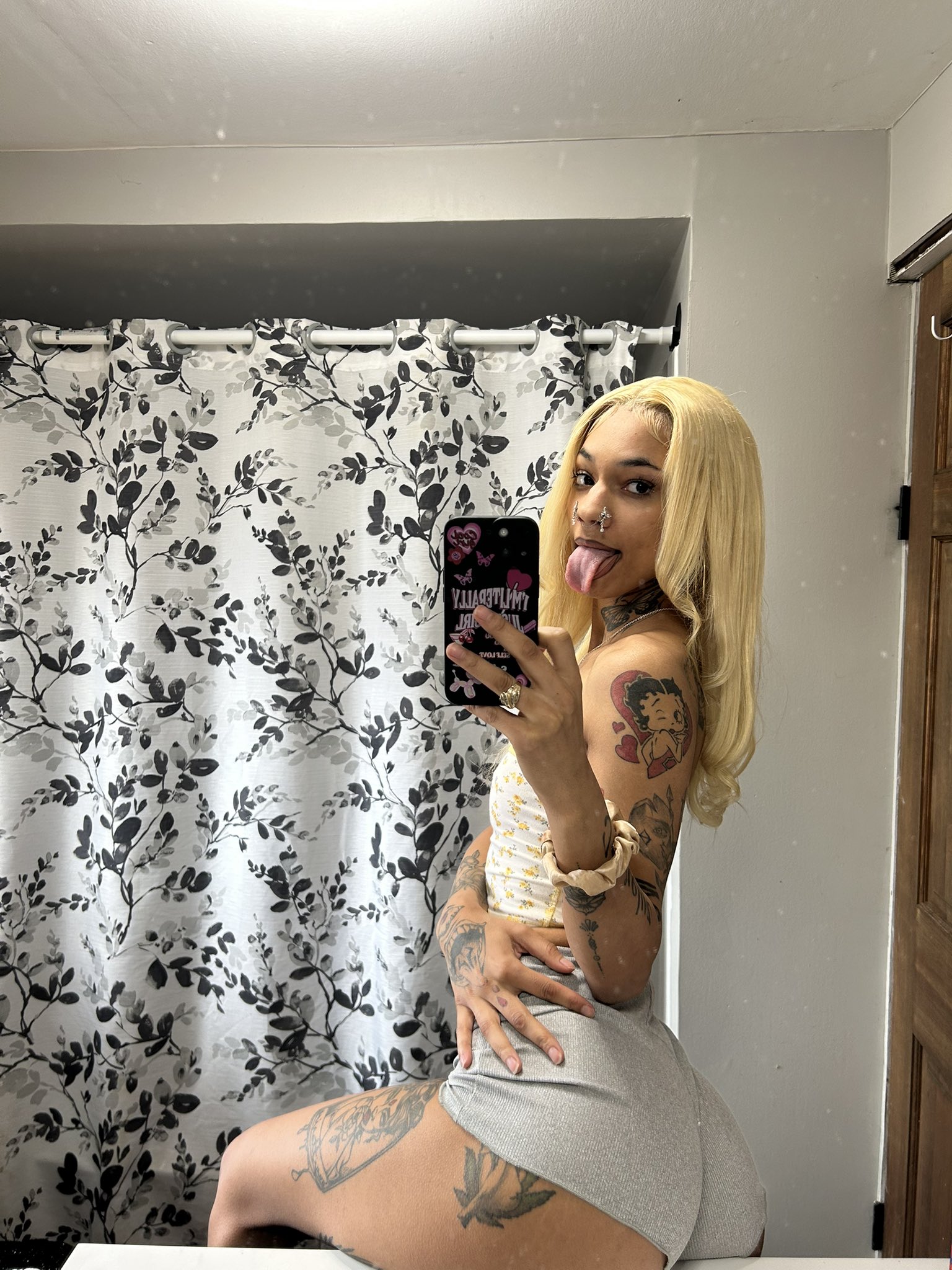 jolahe7647's Cover Photo