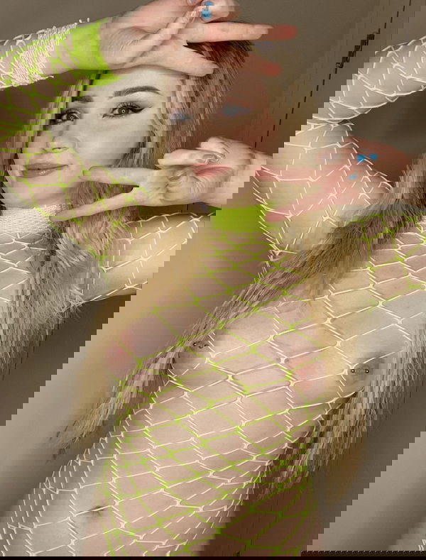 rixovol302, 22 years old from United States