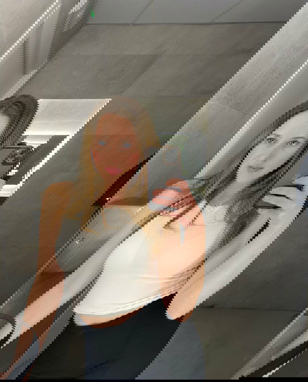 mariya_ross448877's Cover Photo