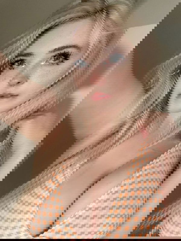 Zyla124, 21 years old from United Kingdom