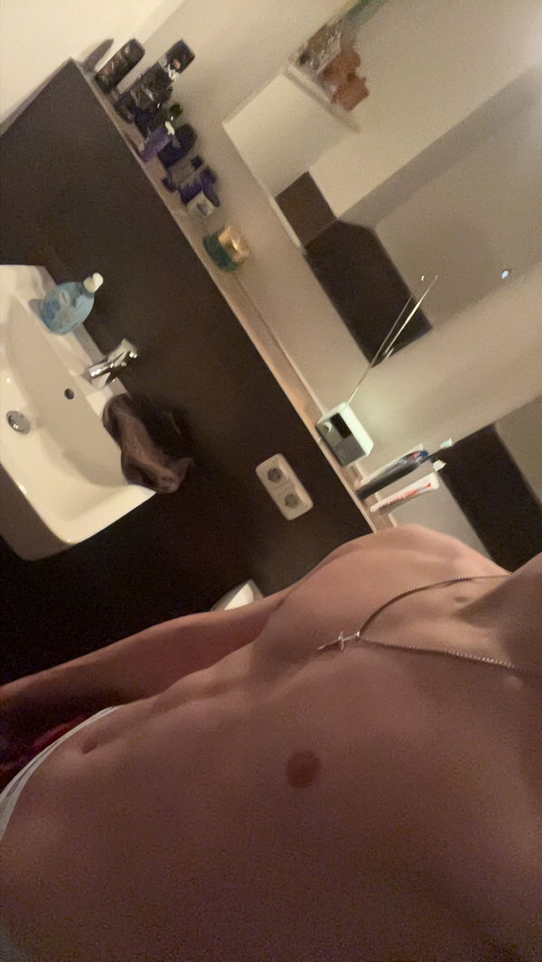 Jonesss, 19 years old from Germany