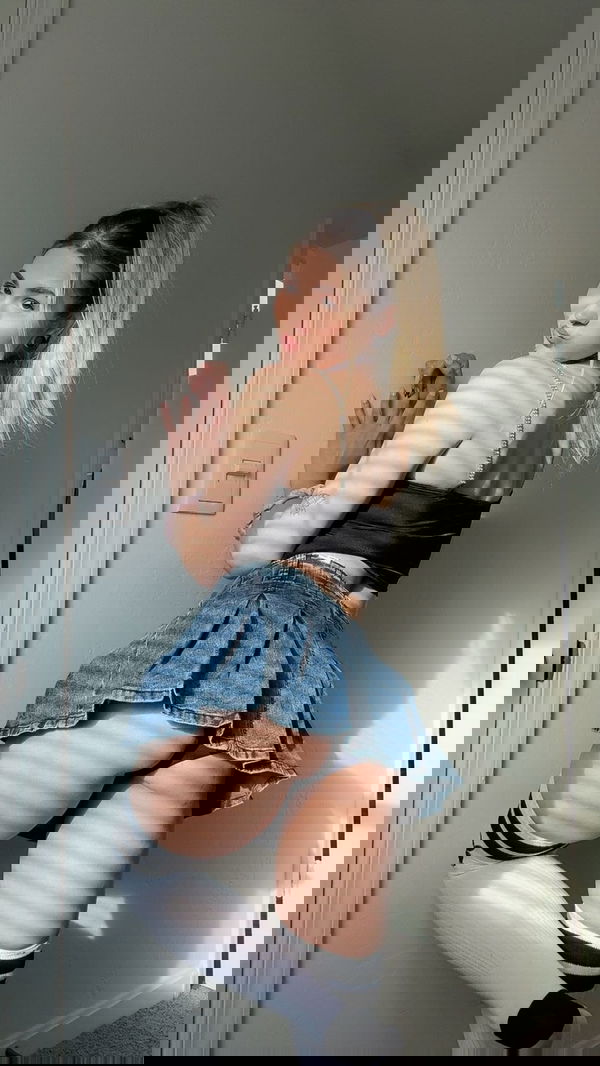 lisaxxx11, 25 years old from United States