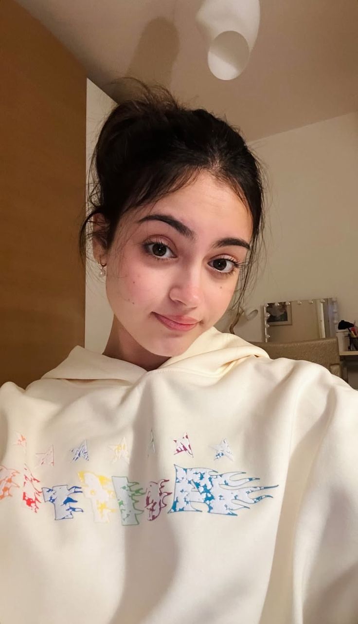 oliva445689's Cover Photo