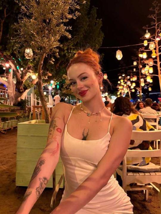 vywoyqw, 24 years old from United States