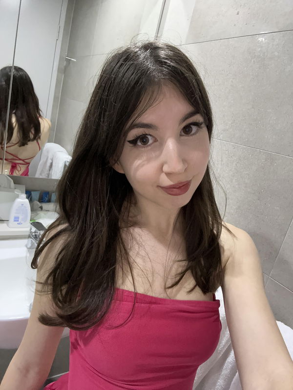 nicipin870, 19 years old from Australia