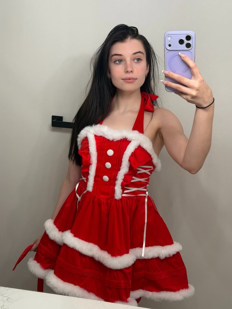 alinaxqueen's Cover Photo