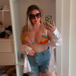 yivac78342, 25 years old from Canada