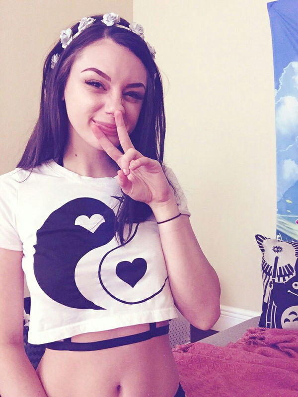 AngelsL10, 21 years old from United States