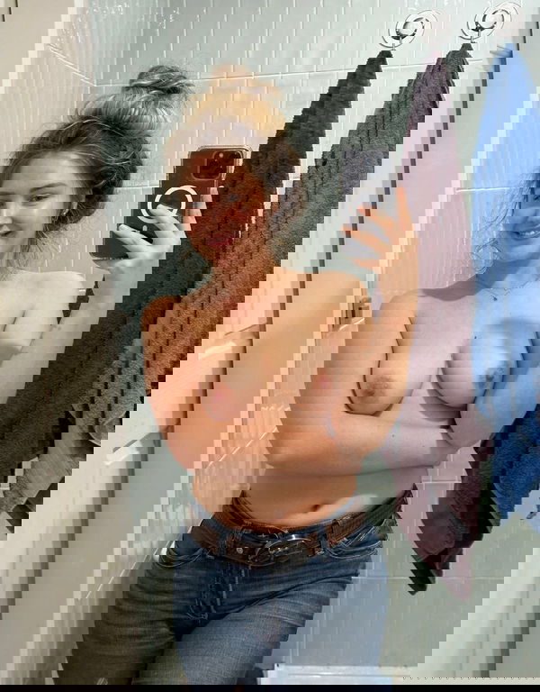 shadow246, 22 years old from Canada