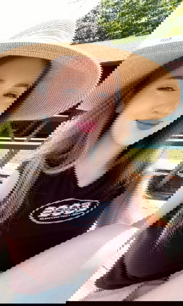 Ellie9827, 25 years old from Finland