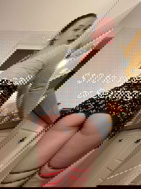 JuneM, 21 years old from United Kingdom