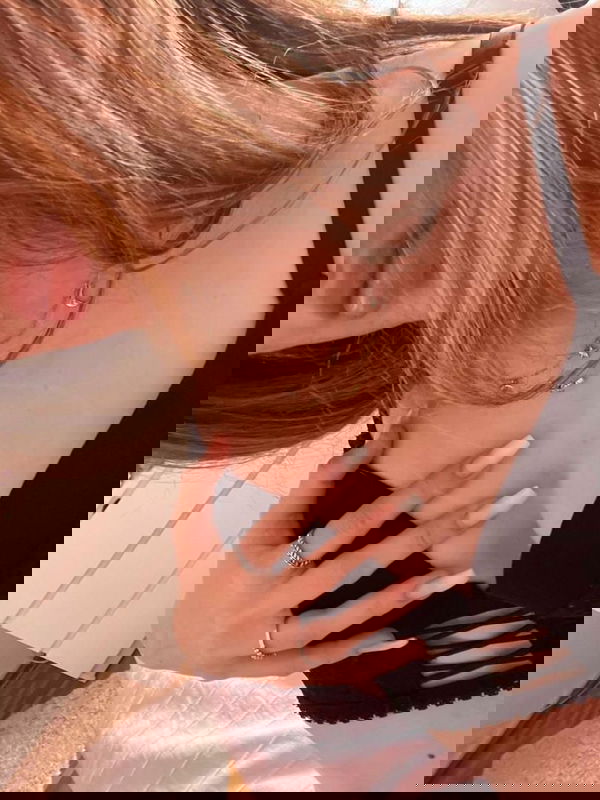 lauafdze, 21 years old from United States