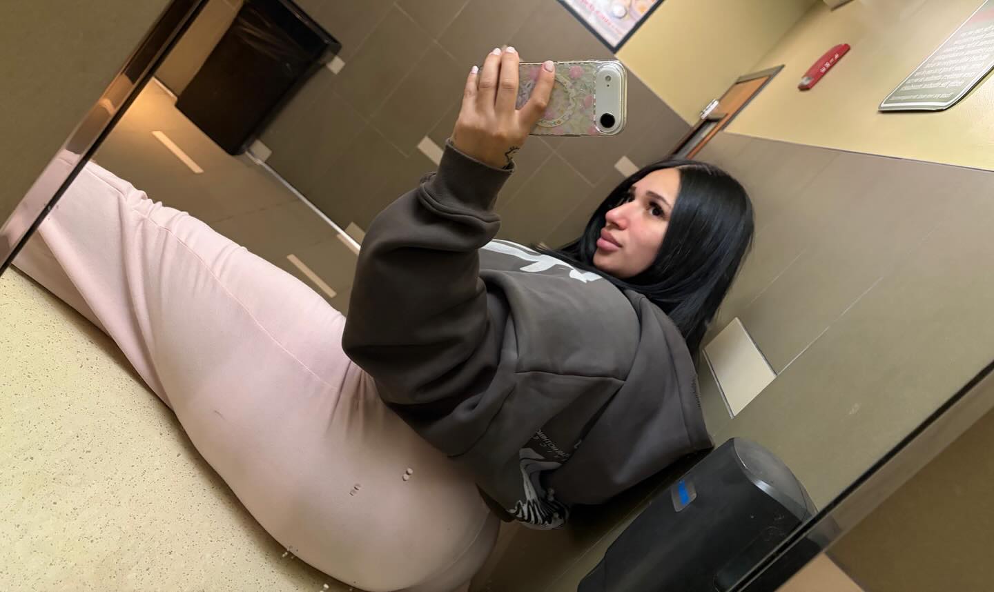 selataw592's Cover Photo