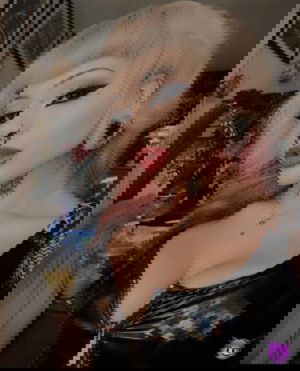 Sharoncorey, 20 years old from United States