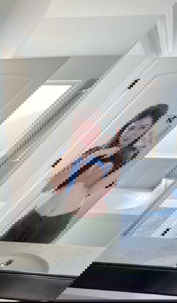 Nora15689, 20 years old from France