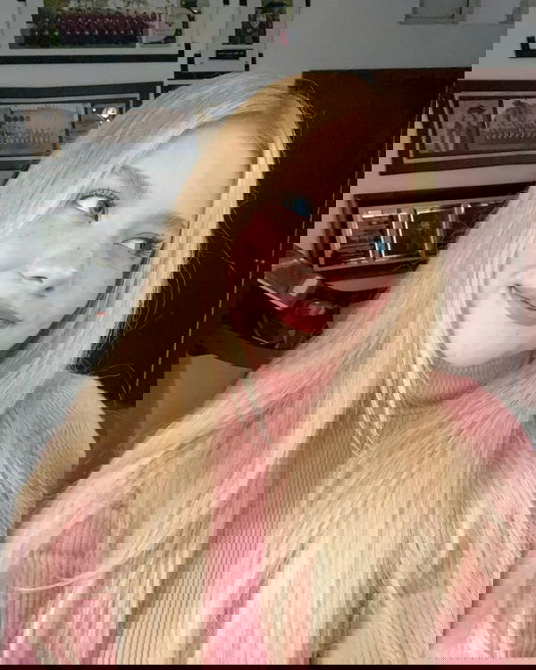 Sarah187, 18 years old from United Kingdom