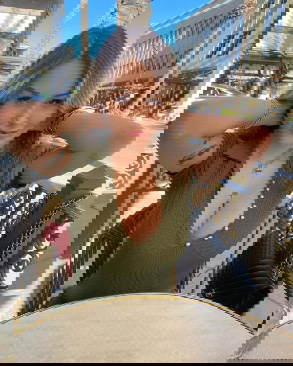 Julie400, 21 years old from United States